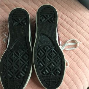 Converse burgundy low